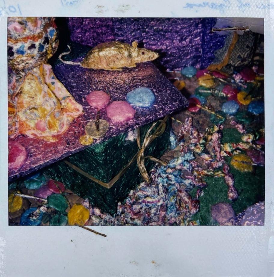 A mouse on a table

Description automatically generated